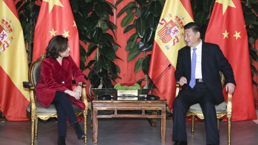 xi jinping lance un appel à l'union européenne pour renforcer la confiance mutuelle, soulignant l'importance d'une collaboration étroite pour relever les défis mondiaux. cette initiative vise à promouvoir la stabilité et la prospérité à long terme entre la chine et l'europe.