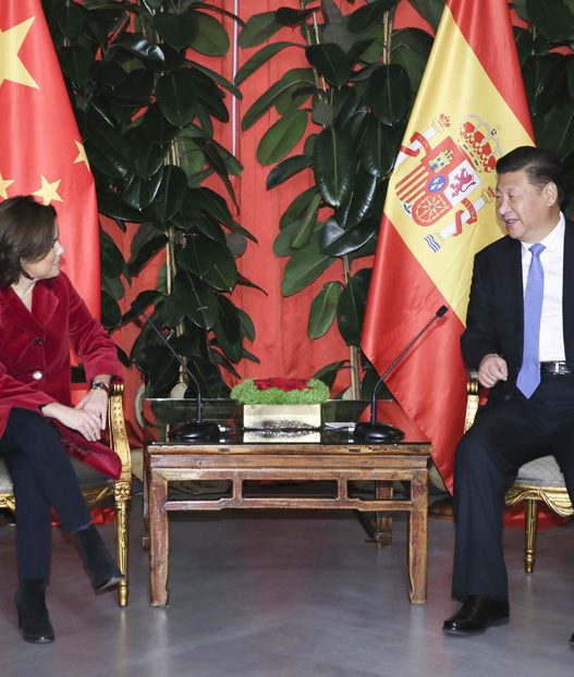 xi jinping lance un appel à l'union européenne pour renforcer la confiance mutuelle, soulignant l'importance d'une collaboration étroite pour relever les défis mondiaux. cette initiative vise à promouvoir la stabilité et la prospérité à long terme entre la chine et l'europe.