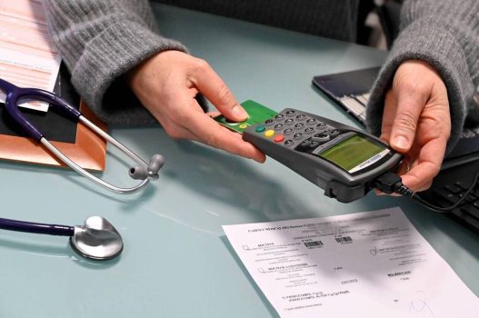 découvrez comment gérer un conflit médical avec votre docteur : conseils pratiques, droits des patients et solutions pour améliorer la relation médecin-patient.