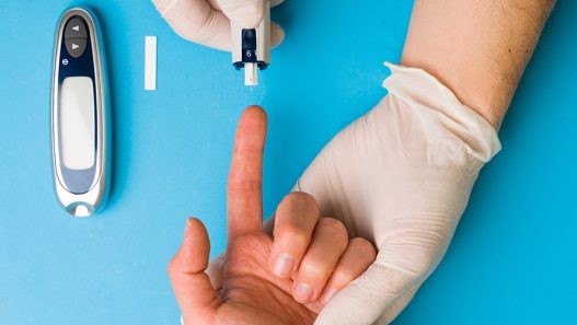 découvrez les garanties clés d'une mutuelle santé adaptées aux besoins des personnes atteintes de diabète pour une couverture optimale et sereine.
