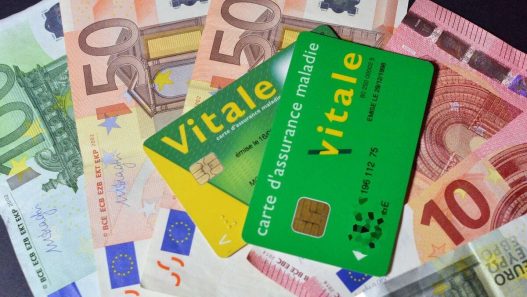 découvrez nos mutuelles sans surtaxe spécialement conçues pour les retraités, offrant une couverture santé optimale à un tarif avantageux.