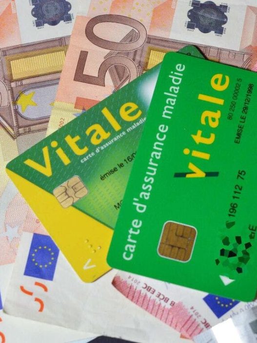 découvrez nos mutuelles sans surtaxe spécialement conçues pour les retraités, offrant une couverture santé optimale à un tarif avantageux.