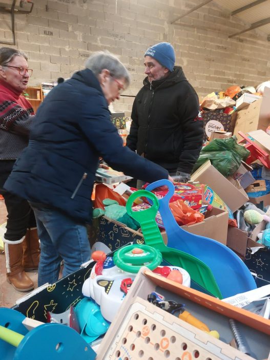 participez au noël solidaire à lorient : 60 jouets collectés pour offrir de la joie aux enfants dans le besoin. ensemble, faisons de cette fête un moment magique pour tous !