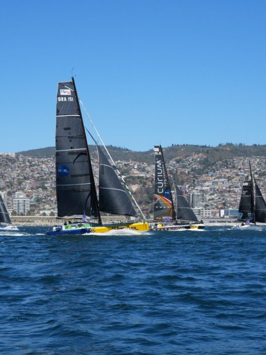 découvrez globe40, le premier class40 scow du crédit mutuel, prêt à affronter le légendaire cap horn avec performance et innovation.
