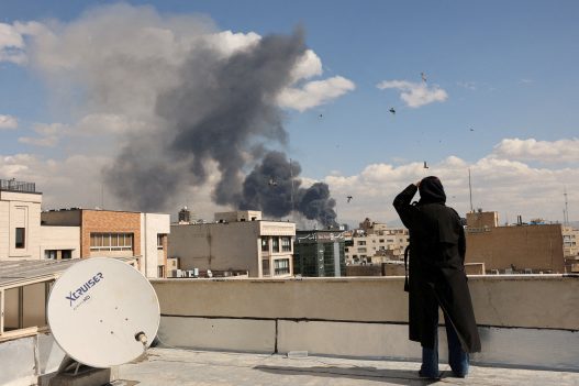 analyse approfondie des défis et perspectives entourant l'avenir incertain du régime iranien dans un contexte géopolitique complexe.